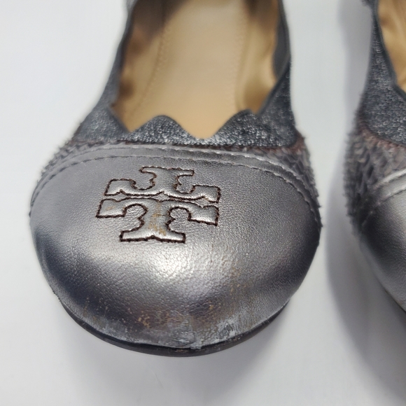Tory Burch Gabby Ballet-washed Metallic Python Print/Metallic Pewter Gray - Picture 9 of 9